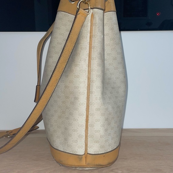 Authentic Gucci Vintage White Monogram Canvas Drawstring Bucket Bag - Picture 7 of 16